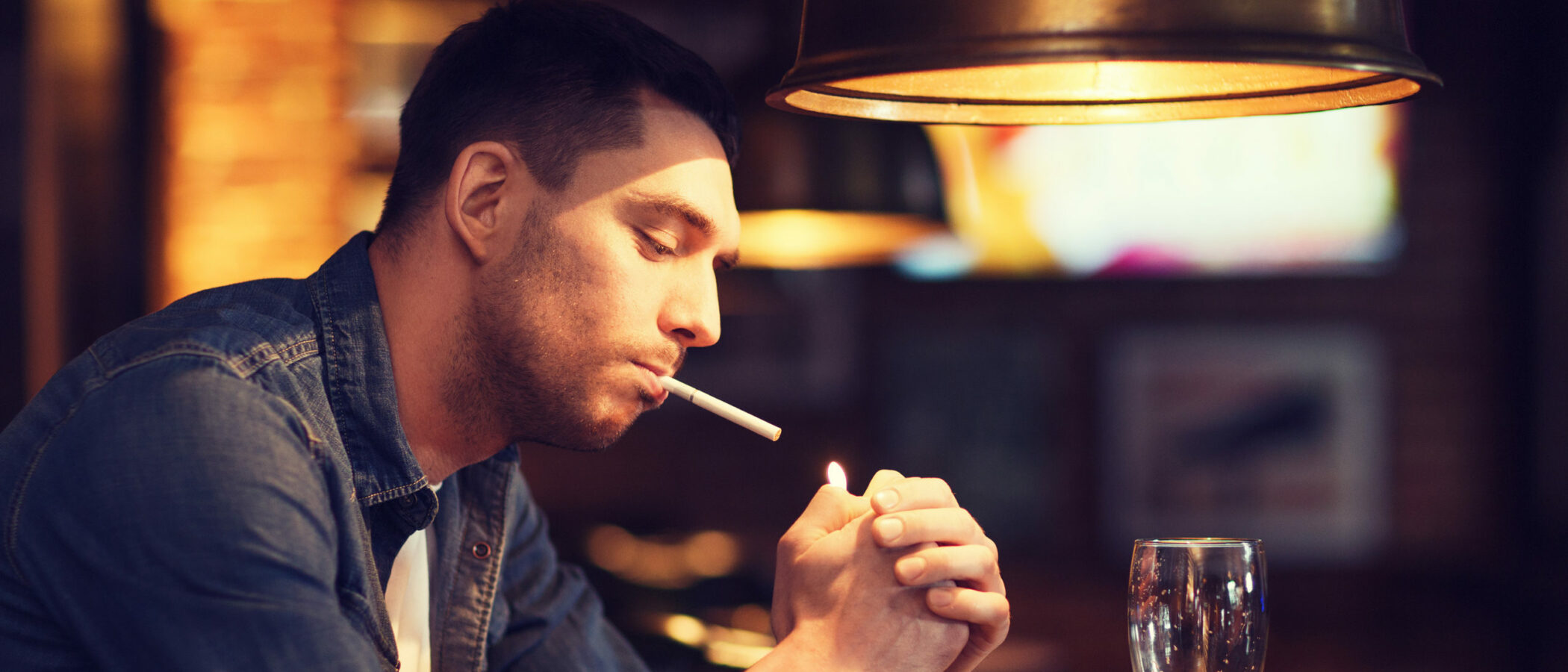 Ob Rauchen in einem Restaurant erlaubt ist, unterscheidet sich von Kanton zu Kanton