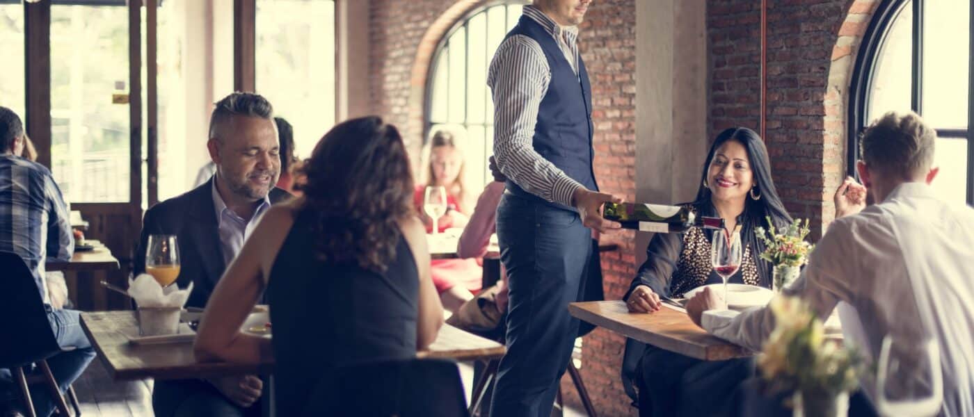 Richtig servieren im Restaurant - Gastropedia